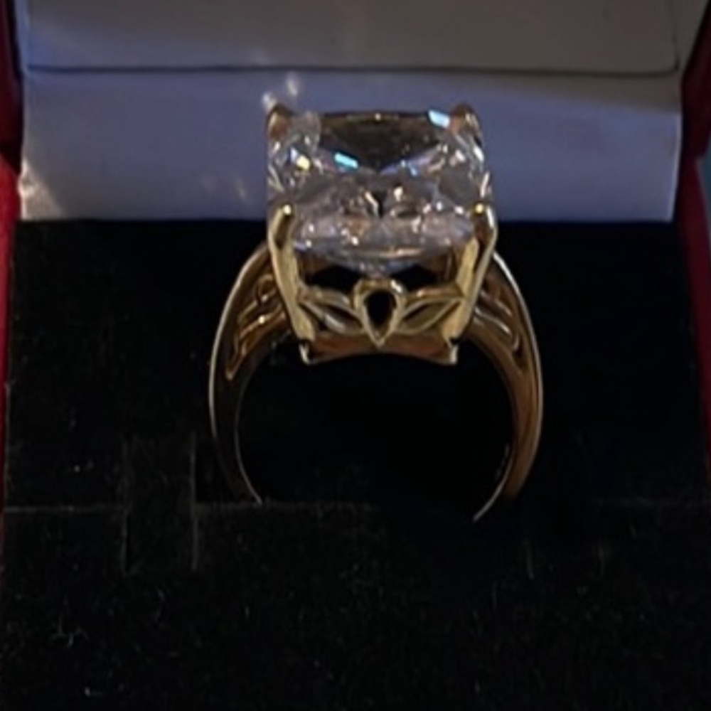 14k Solid Gold Beautiful Ring - image 3